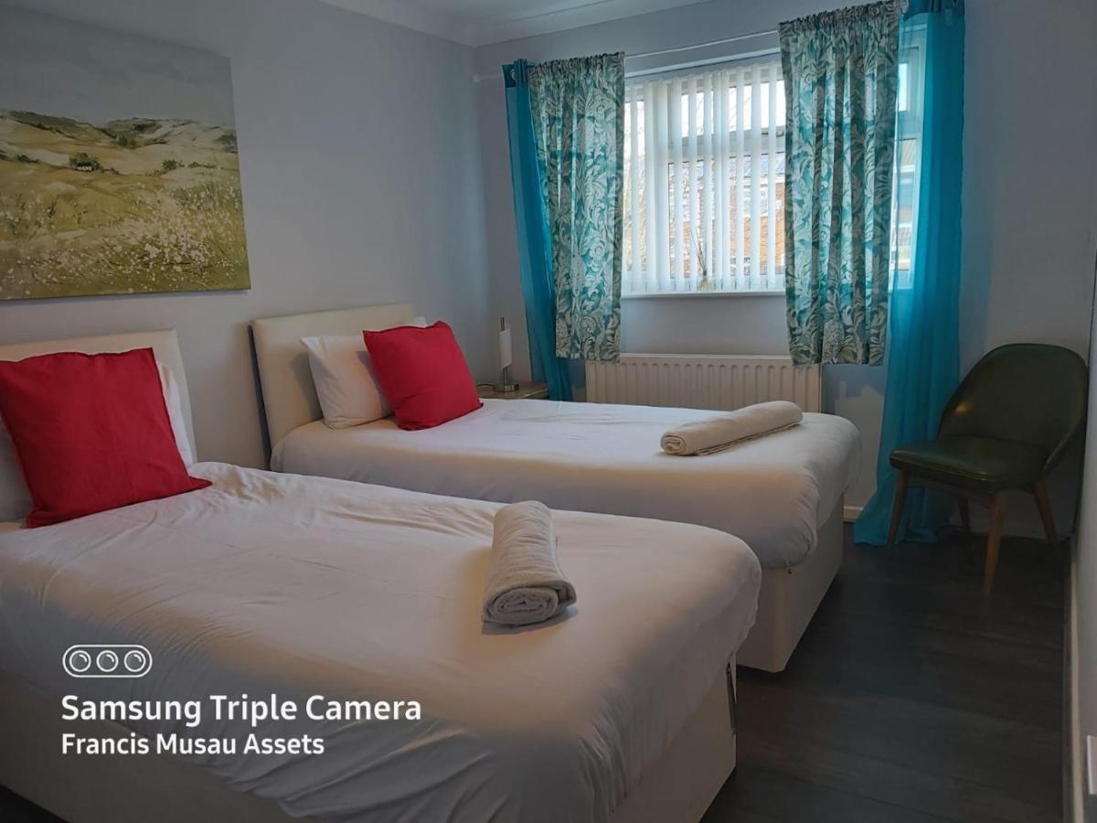 Penllech House - Huku Kwetu Notts - 3 Bedroom Spacious Lovely And Cosy With A Free Parking- Affordable And Suitable To Group Business Travellers Nottingham Kültér fotó