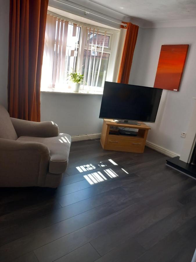 Penllech House - Huku Kwetu Notts - 3 Bedroom Spacious Lovely And Cosy With A Free Parking- Affordable And Suitable To Group Business Travellers Nottingham Kültér fotó