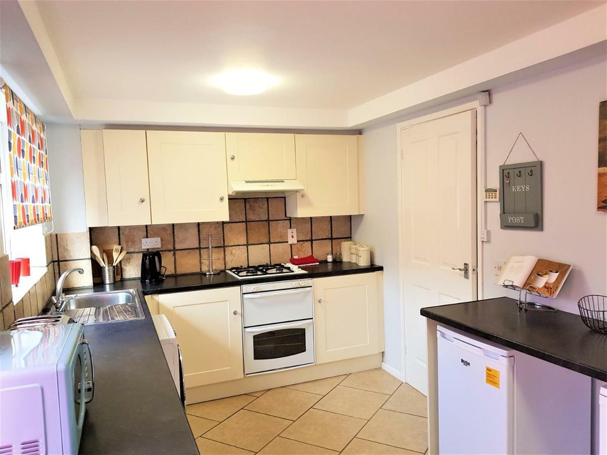 Penllech House - Huku Kwetu Notts - 3 Bedroom Spacious Lovely And Cosy With A Free Parking- Affordable And Suitable To Group Business Travellers Nottingham Kültér fotó