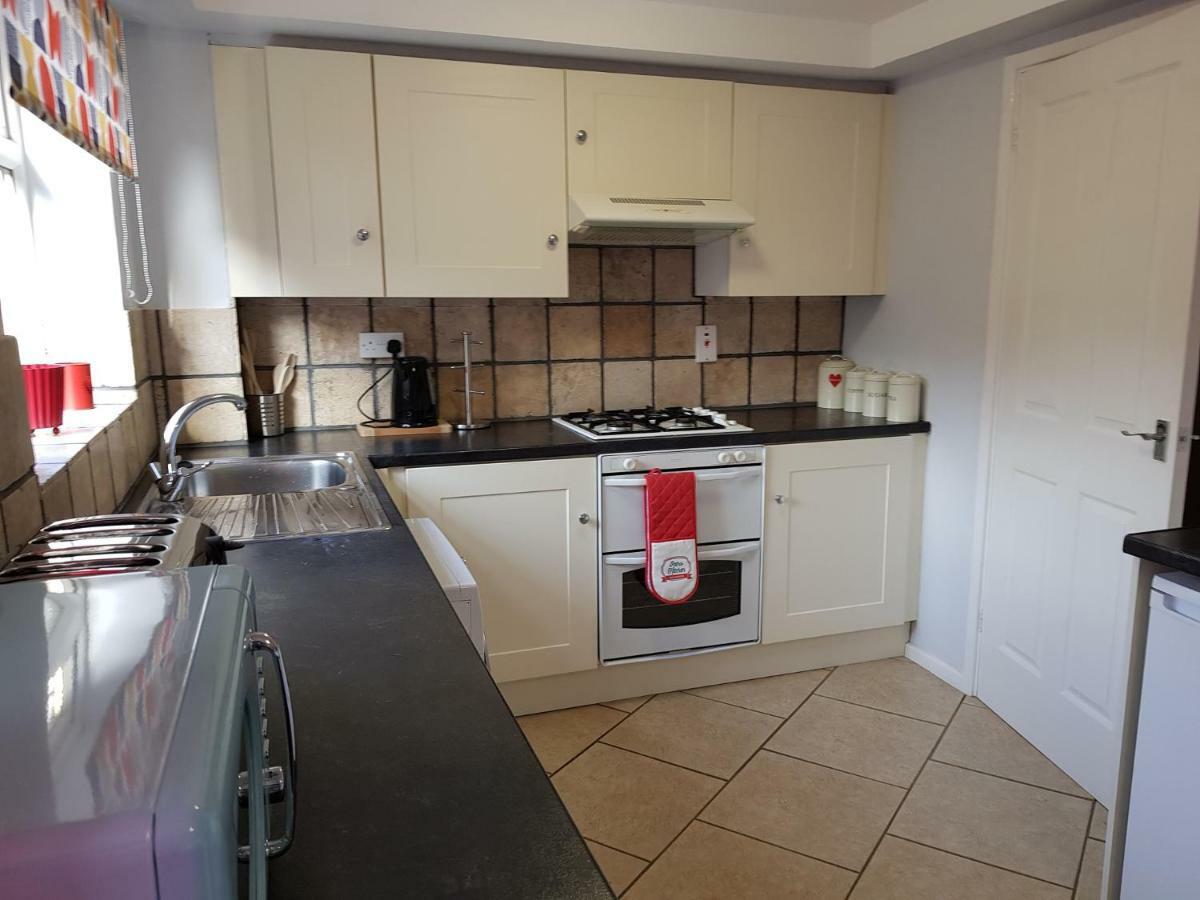 Penllech House - Huku Kwetu Notts - 3 Bedroom Spacious Lovely And Cosy With A Free Parking- Affordable And Suitable To Group Business Travellers Nottingham Kültér fotó